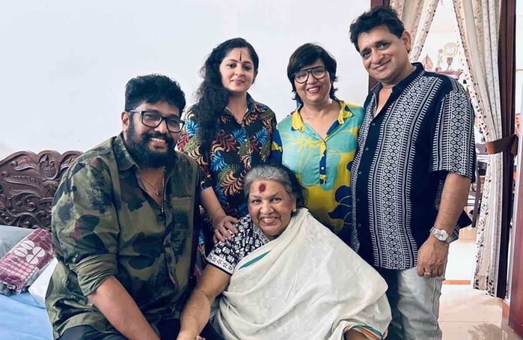 Shaji Kailas Annie family visits Kaviyoor Ponnamma