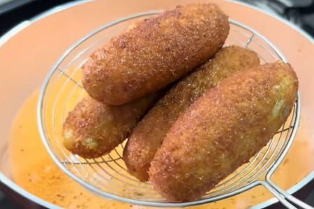 കിടിലൻ രുചിയിൽ എഗ്ഗ് റോൾ തയ്യാറാക്കാം